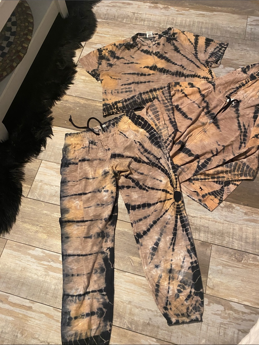 PINK Victoria's Secret Black & Tan Tie-Dye Lounge Set